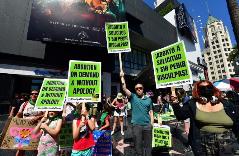 Des manifestants pour le droit à l'avortement à Hollywood, en Californie, le 9 avril 2022 (AFP/Frederic J. BROWN)