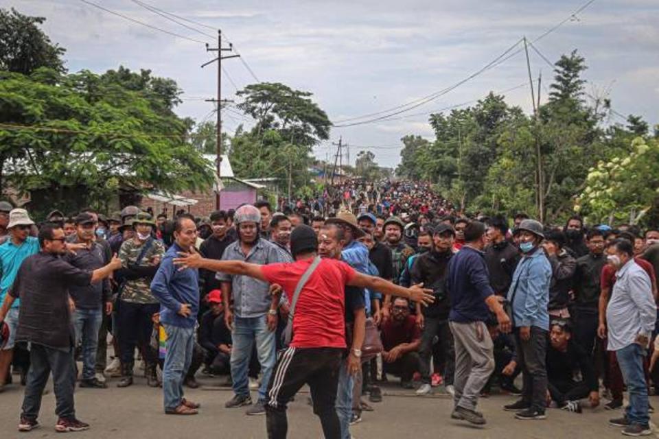 Protesters gather during rally along a street in Phougakchao Ikhai bazaar of the Bishnupur district, some 52km from Imphal on 6 September 2023 (AFP via Getty Images)