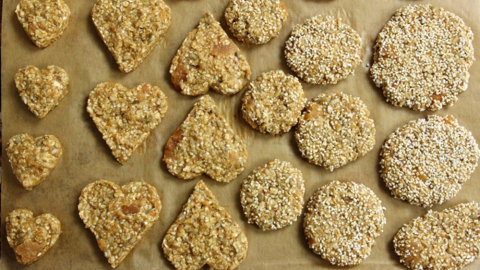 Die Plätzchen-Zeit ist da! Aber selbst Lebkuchen, Butterplätzchen und Vanillekipferl werden irgendwann langweilig. Superfood-Plätzchen bringen Abwechslung - und sind auch noch gesund.