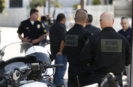 Sheriff's Department Bomb Squad officers and other officers are pictured in the vicinity of the apartment complex of suspect Nna Alpha Onuoha in Inglewood, California September 11, 2013. REUTERS/Mario Anzuoni