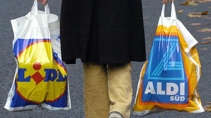 Die beiden Discounter-Riesen haben während der Pandemie Marktanteile an die Supermärkte verloren. Foto: dpa