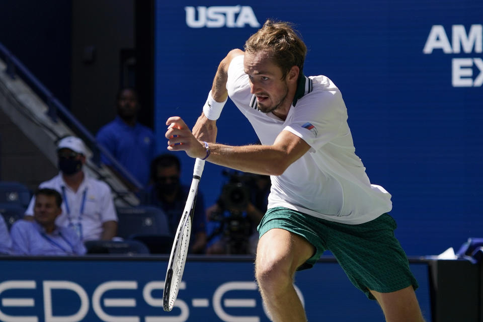 Daniil Medvedev durante el partidoi contra Botic Van de Zandschulp por los cuartos de final del Abierto de Estados Unidos, el martes 7 de septiembre de 2021, en Nueva York. (AP Foto/Elise Amendola)