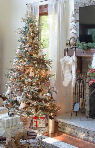 <p><a href="https://www.fourgenerationsoneroof.com/how-to-decorate-a-flocked-christmas-tree/" data-component="link" data-source="inlineLink" data-type="externalLink" data-ordinal="1">Four Generations One Roof</a></p>