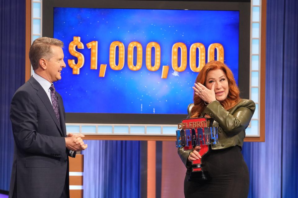 Ken Jennings with the winner of Season 2 of "Celebrity Jeopardy!" Lisa Ann Walter