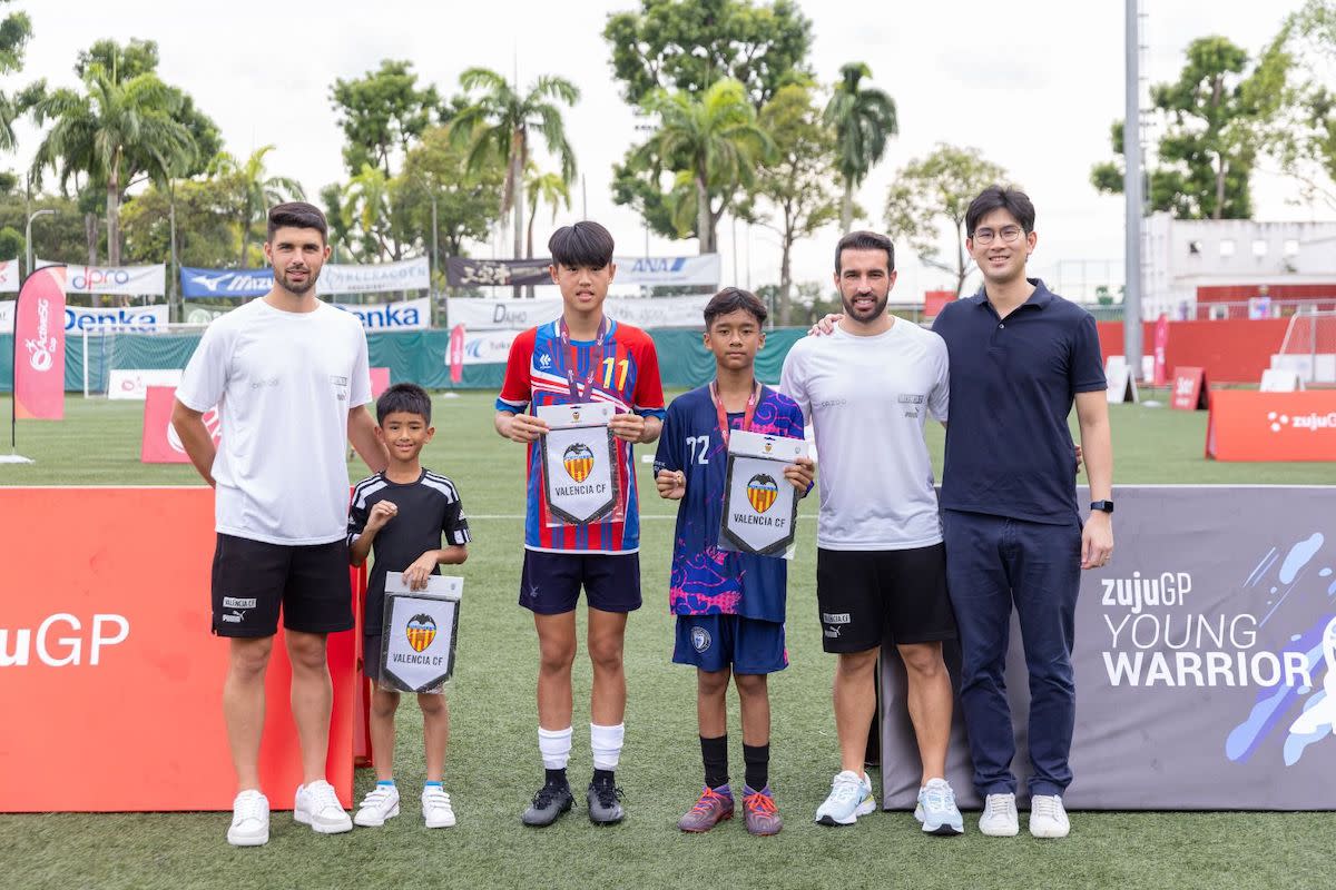 Recipients of the zujuGP YoungWarrior Scholarship: Muhammad Aryan Muhamma Shukri (second from left), Muhammad Rifque Sufi Ridhwan (third from right) and Zachary Seah (third from left). (PHOTO: zujuGP) 