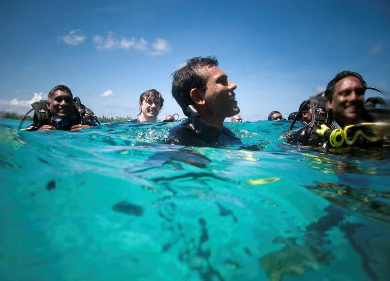 FILE PHOTO: Maldivian President Mohamed Nasheed and other cabinet members attend the first underwater cabinet meeting in the Maldives