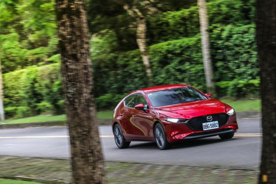 人馬一體的自然駕馭感受，全新 Mazda3 確實演繹得相當完美。