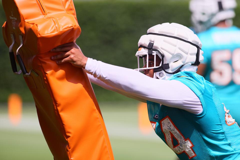 Miami Dolphins linebacker Chop Robinson (44) works out during training camp July 28, 2024, at Baptist Health Training Complex in Miami Gardens, Florida. Mandatory Credit: Sam Navarro-USA TODAY Sports