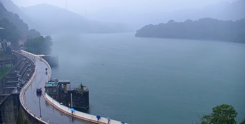 中颱卡努逼近帶來降雨，石門水庫水位接近滿位，（翻攝自石門水庫即時影像）