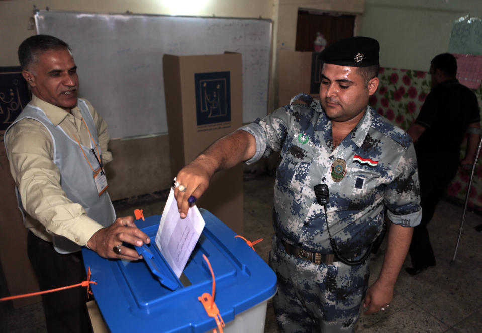 An Iraqi federal policeman casts his vote at a polling center in Baghdad, Iraq, Monday, April 28, 2014. Amid tight security, some one million Iraqi army and police personnel have started voting for the nation's new parliament. (AP Photo/Khalid Mohammed)