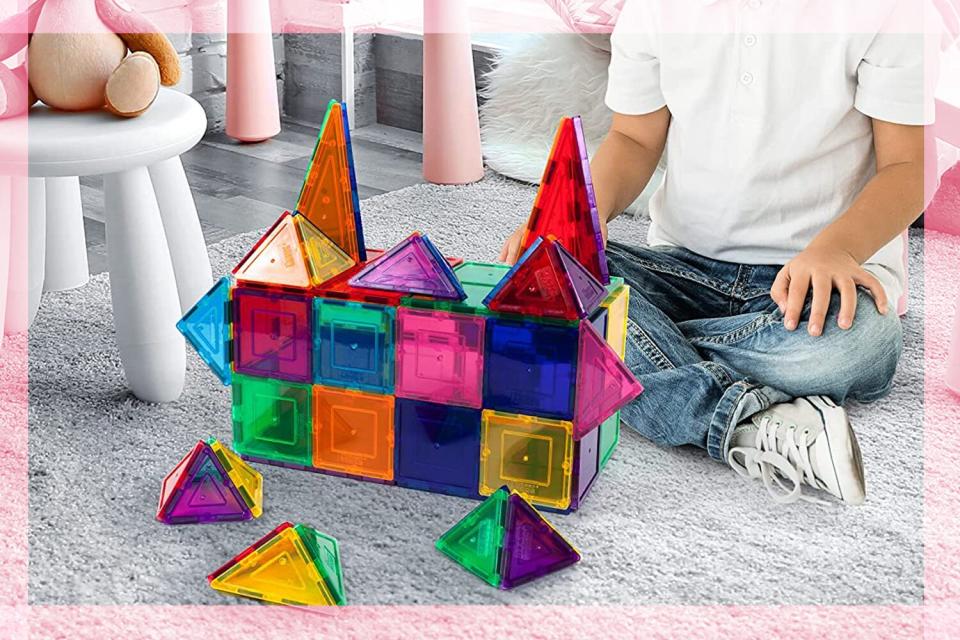 PicassoTiles 60 Piece Set 60pcs Magnet Building Tiles Clear Magnetic 3D Building Blocks Construction Playboards tout