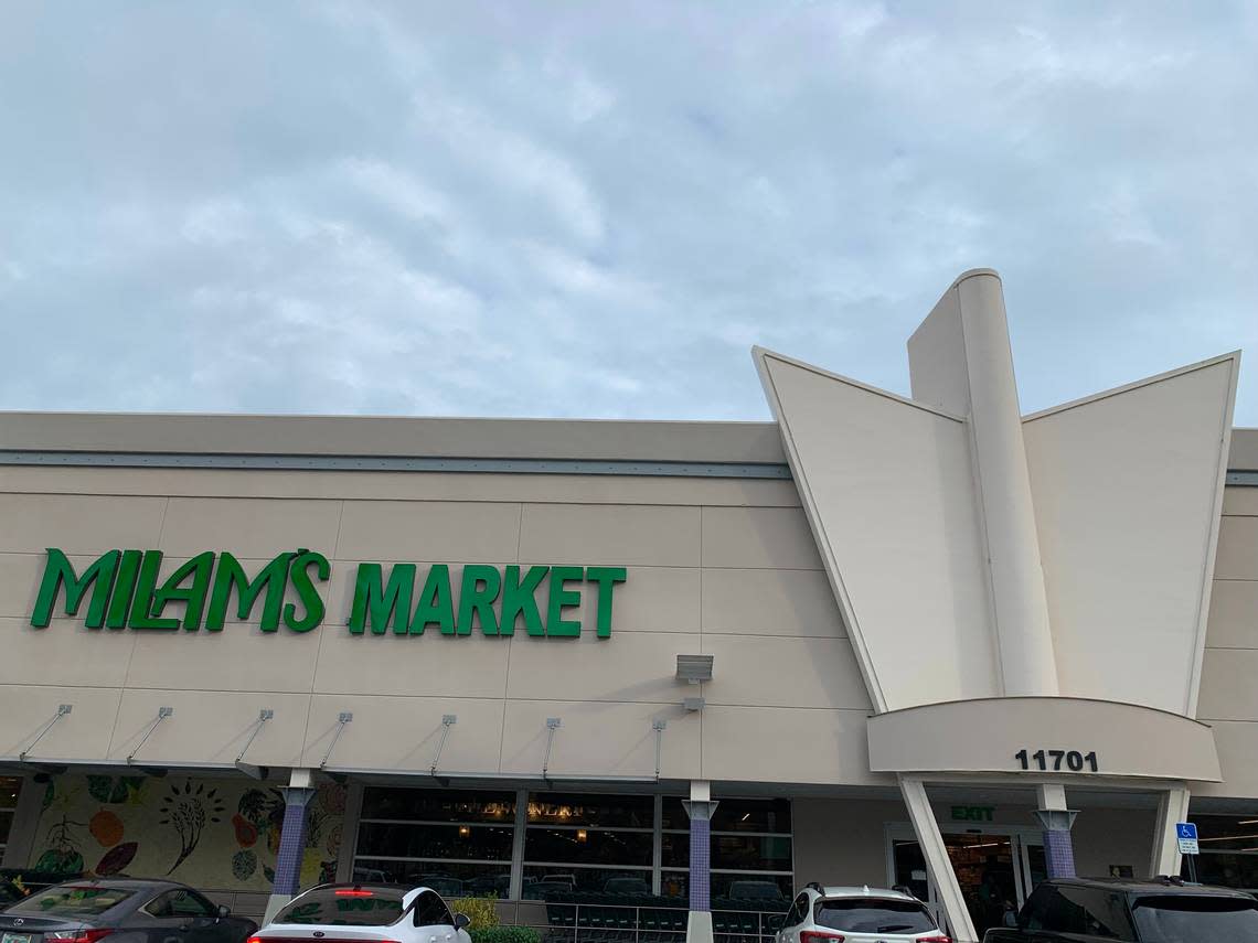 Milam’s Market at Pinecrest Center, 11701 S Dixie Hwy., will be selling Thanksgiving family meals for pre-order online and in-store pickup in 2023. Howard Cohen/hcohen@miamiherald.com