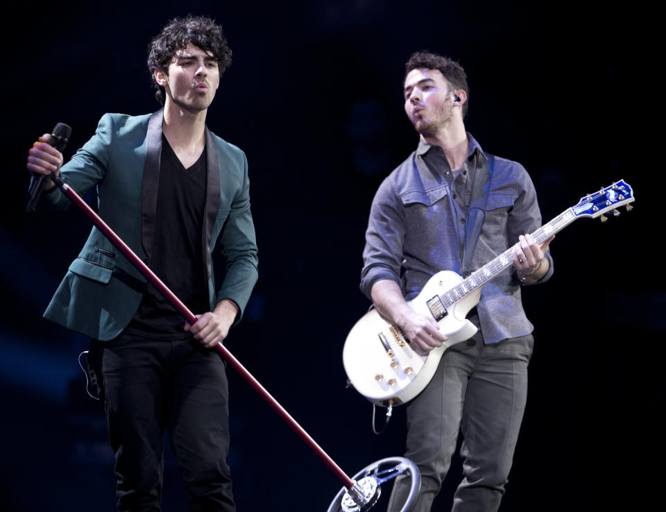 Joe, and Kevin Jonas (R) of the American pop rock band Jonas Brothers perform during the 54th Vina del Mar International Song Festival on February 26, 2013 in Vina del Mar, Chile. AFP PHOTO/MARTIN BERNETTI        (Photo credit should read MARTIN BERNETTI/AFP/Getty Images)