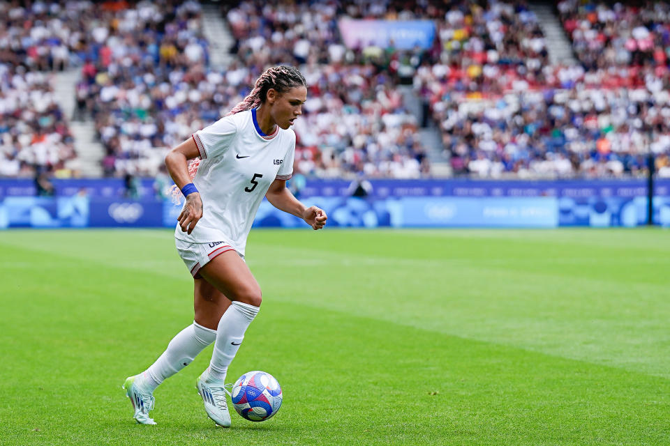 PARIS, FRANCE - AUGUST 3: Trinity Rodman of Team United States controls the ball during the Women's Quarterfinal match between Team United States and Team Japan during the Olympic Games Paris 2024 at Parc des Princes on August 3, 2024 in Paris, France. (Photo by Daniela Porcelli/ISI Photos/Getty Images)