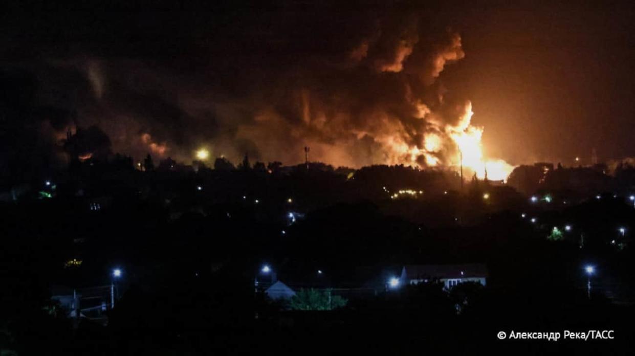 Fire at an oil depot in Luhansk. Photo: TASS