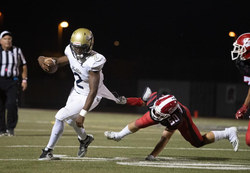 Cougars quarterback Ronald Coty III (2) runs the ball at Paradise Valley High School football field on Oct. 19, 2023.