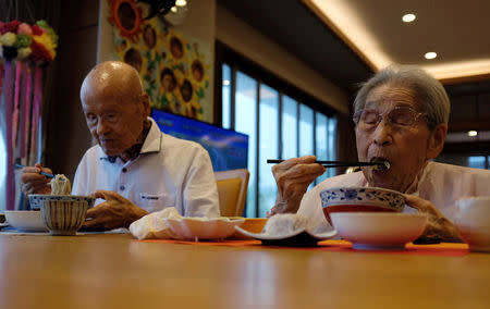 World's oldest living married couple Masao Matsumoto (L) and Miyako Matsumoto eat lunches at a nursing house in Takamatsu, Kagawa prefecture, Japan September 4, 2018. REUTERS/Kwiyeon Ha