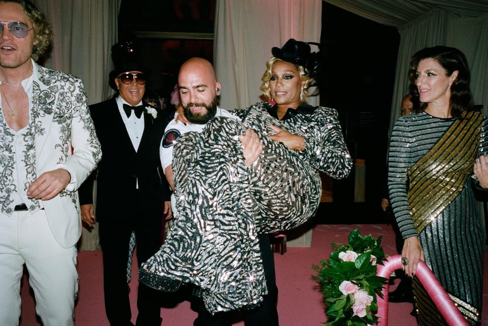 Daniel Arnold’s Spontaneous Snapshots of the Scene at the 2019 Met Gala