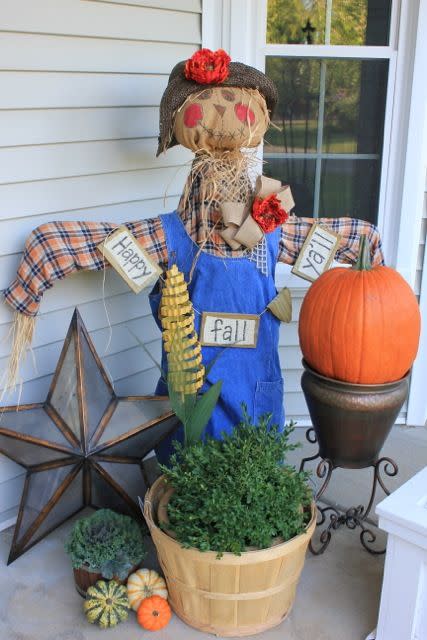 13) Classic Scarecrow DIY