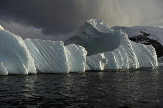 Le ralentissement des courants océaniques profonds, causé par la fonte des glaces de l'Antarctique, arrive plus tôt que prévu, selon une étude