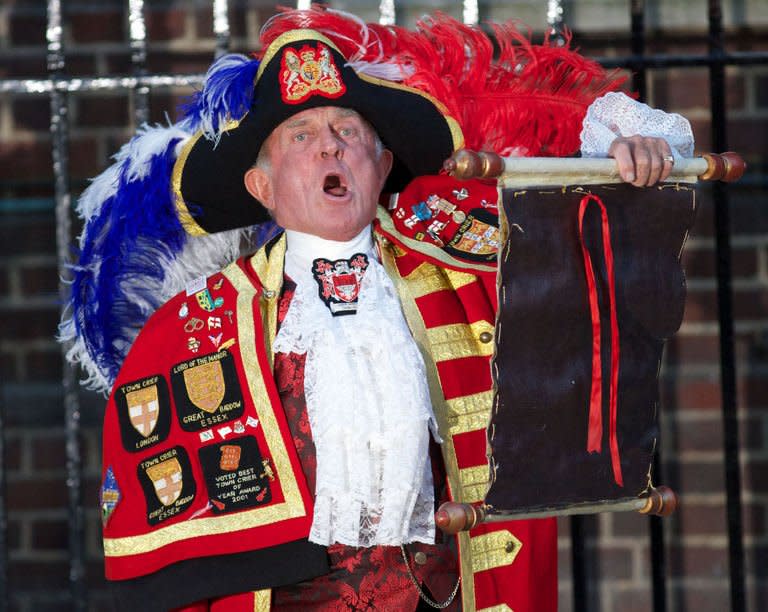 A town crier reads an announcement about the birth of a baby boy at 4.24pm to Prince William and Catherine, Duchess of Cambridge, outside the Lindo Wing of St Mary's Hospital in London, on July 22, 2013