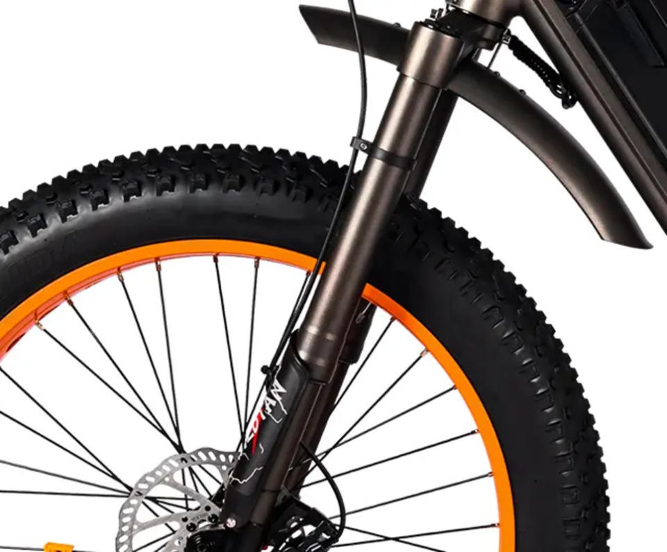 The inverted fork with 1200mm of suspension and puncture-resistant tires are a deadly combination.<p>Addmotor</p>