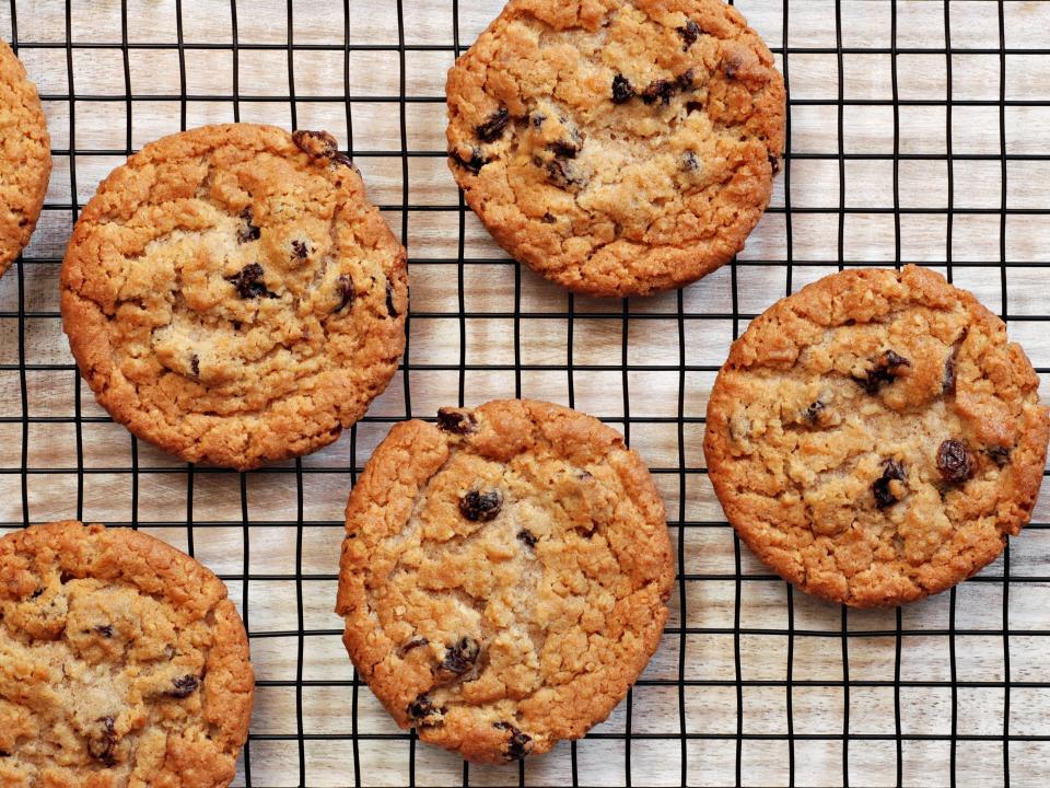 cooling cookies