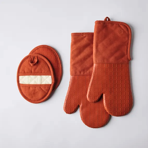 19) Food52 Five Two Silicone Oven Mitt Set