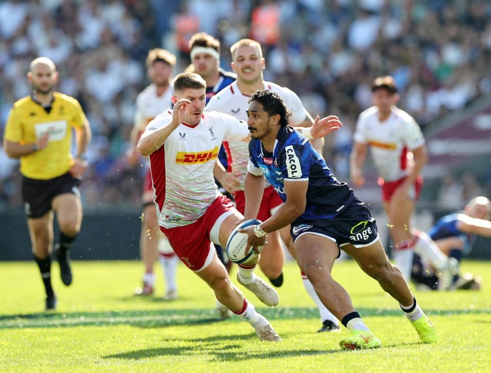 Yoram Moefana runs with the ball as Bordeaux figth back from early try (Getty Images)