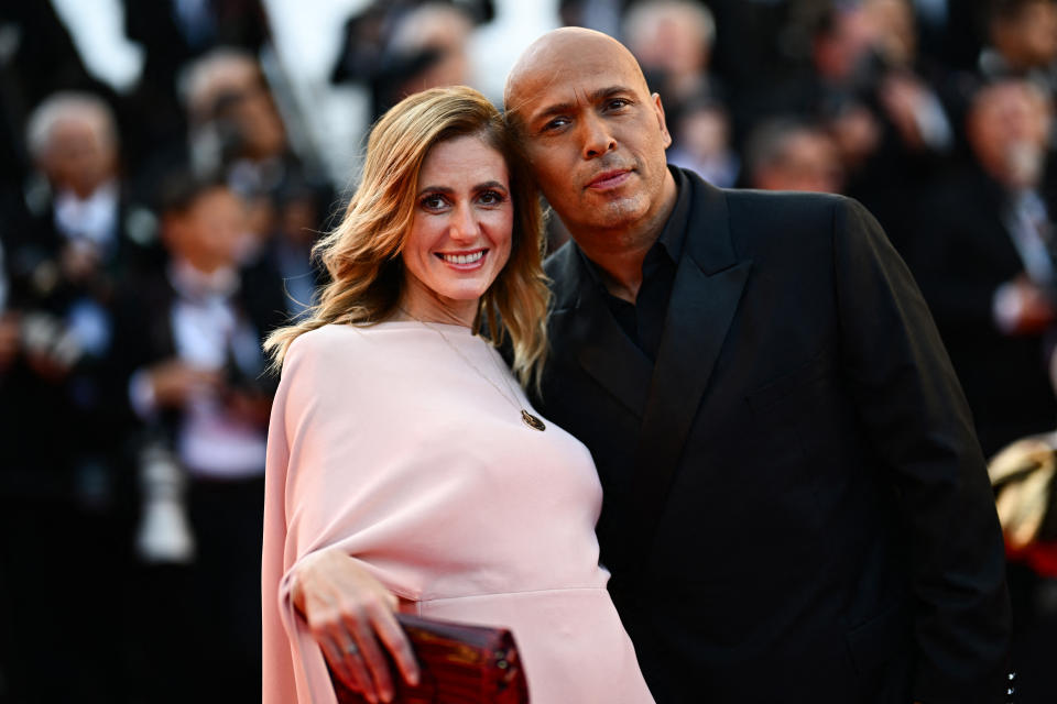 Éric Judor et sa compagne (Photo by LOIC VENANCE/AFP via Getty Images)