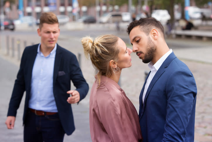 A partir de los 35 años, hombres y mujeres tenderían a ser más infieles. Foto: wernerimages/iStock