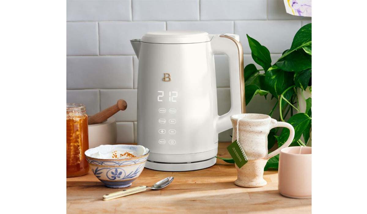 The kettle features four pre-sets for four different types of tea, creating the perfect cup every time. 