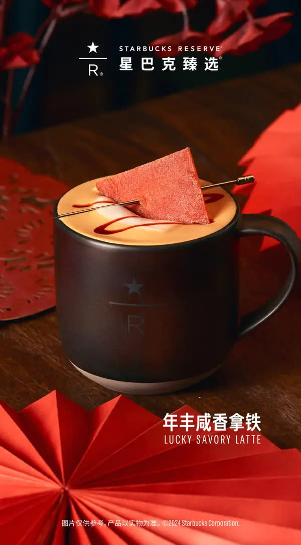 Starbucks China's Latte mit Schweinefleischgeschmack für das chinesische Neujahr 2024.  - Copyright: Starbucks China