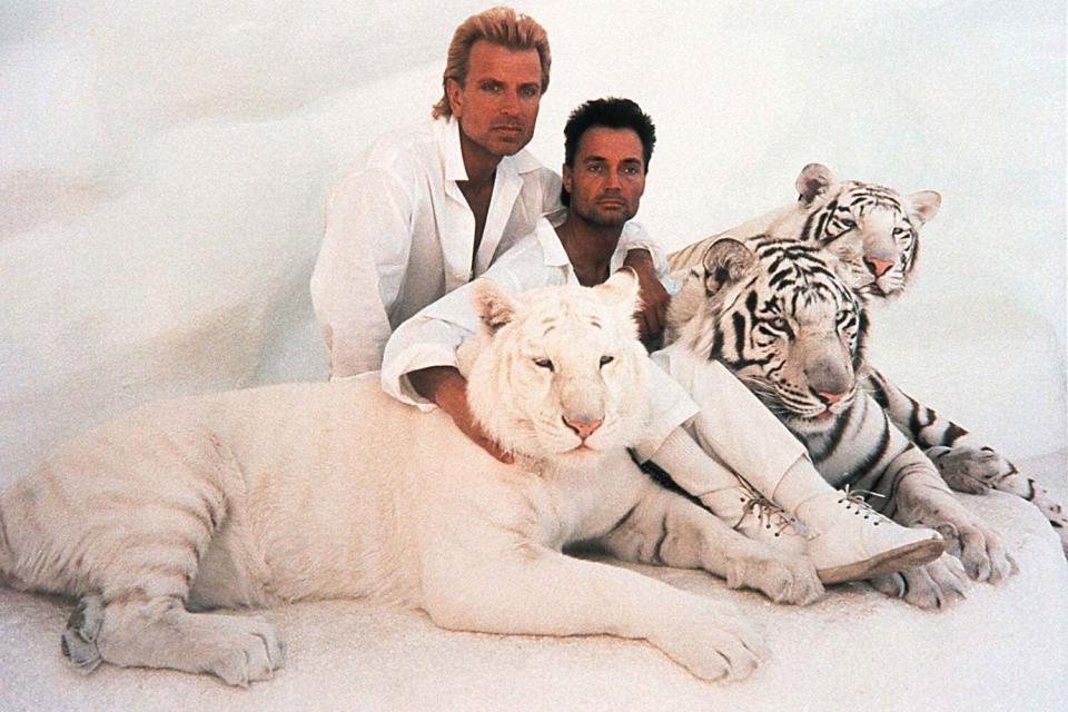 Siegfried and Roy with thier white lions and white tigers, Las Vegas