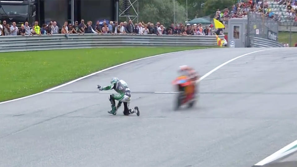 Remy Gardner avoided a disaster after he crashed at the Moto2 in Austria. (Image: Fox Sports)