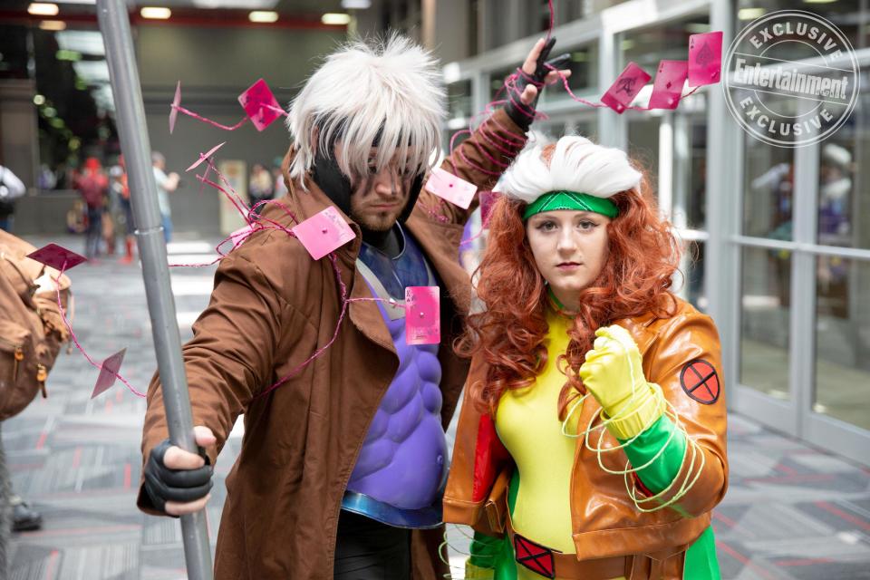 Apocalyptic Gambit from X-Men: Age of Apocalypse and 1990s Rogue from X-Men cosplayers