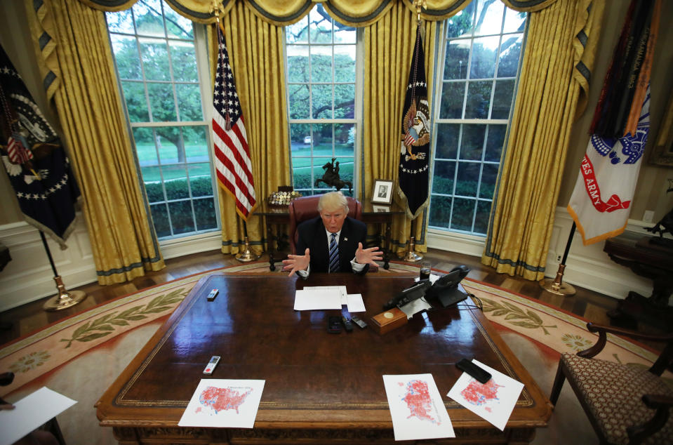 Wird er diesen Schreibtisch verteidigen? Präsident Donald Trump im Weißen Haus. (Bild: REUTERS/Carlos Barria)