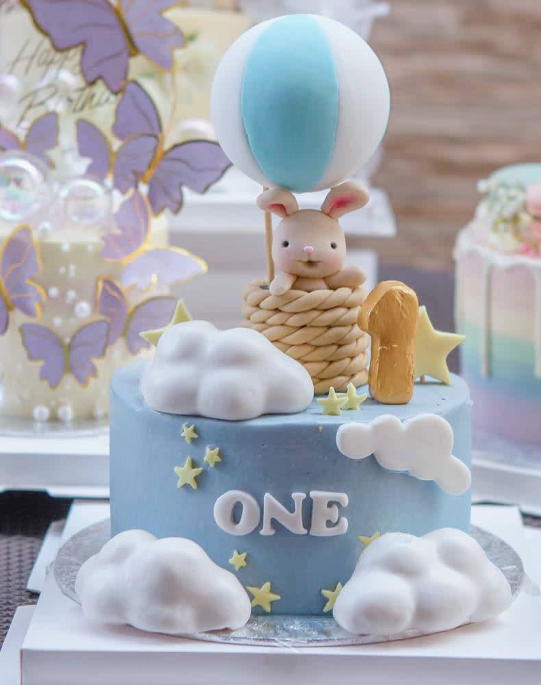 Image of hot air balloon bunny cake