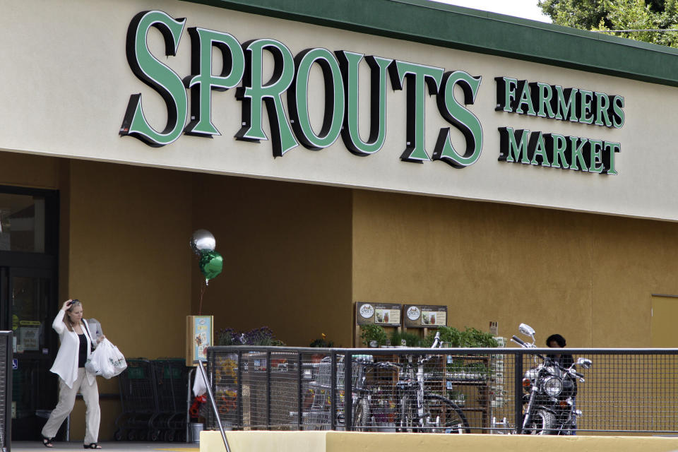 A Sprouts worker in Texas said their store has not been enforcing mask requirements despite a state order. (Photo: Jonathan Alcorn / Reuters)