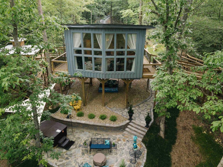 9) Sulfur Ridge-Tennessee's First Luxury Treehouse ™