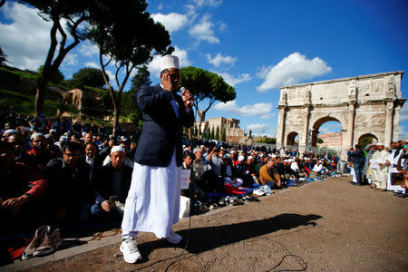 Muslims hold Friday prayers in front of the Colosseum in Rome, Italy October 21, 2016, to protest against the closure of unlicensed mosques. REUTERS/Tony Gentile