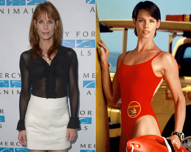 "Baywatch"-Star Alexandra Paul heute (l.) und als Rettungsschwimmerin (Bilder: WENN, ddp images)