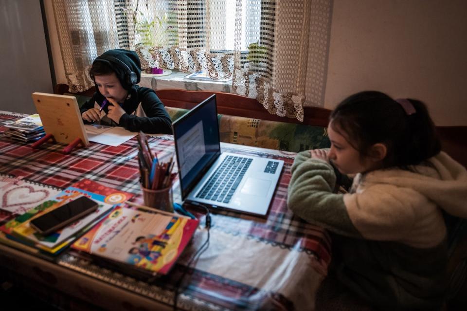 Iana and Pavlo celebrated Christmas by playing musical instruments and eating home-cooked food at their grandparent’s house. In Romania, however, their father doesn’t know what the festive season will look like this year (Alina Smutko/Save the Children)