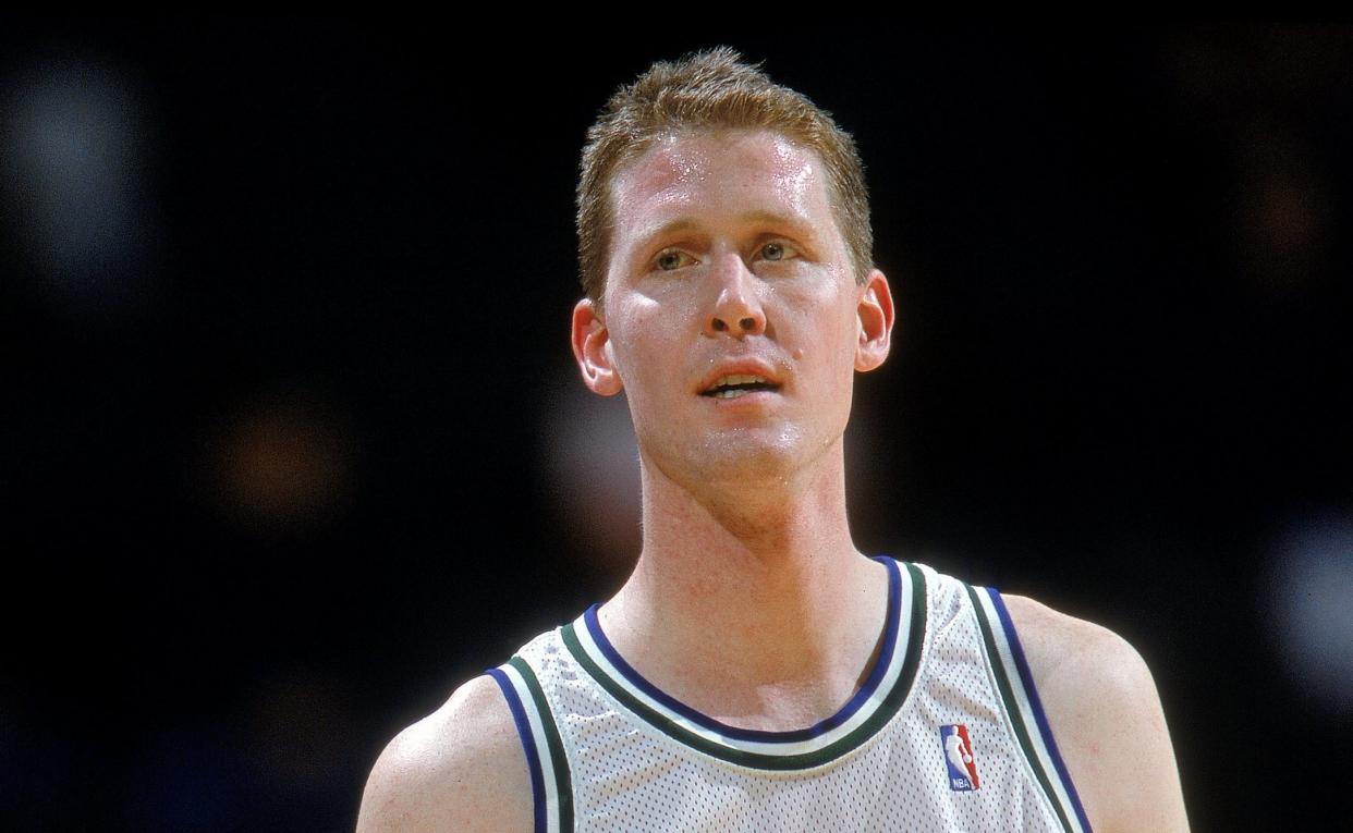 20 Dec 2000:  Shawn Bradley #44 of the Dallas Mavericks walks on the court as Head Coach Don Nelson looks on during the game against the Portland Trail Blazers at the Reunion Arena in Dallas, Texas. The Mavericks defeated the Trail Blazers 106-101.  NOTE TO USER: It is expressly understood that the only rights Allsport are offering to license in this Photograph are one-time, non-exclusive editorial rights. No advertising or commercial uses of any kind may be made of Allsport photos. User acknowledges that it is aware that Allsport is an editorial sports agency and that NO RELEASES OF ANY TYPE ARE OBTAINED from the subjects contained in the photographs.Mandatory Credit: Ronald Martinez  /Allsport