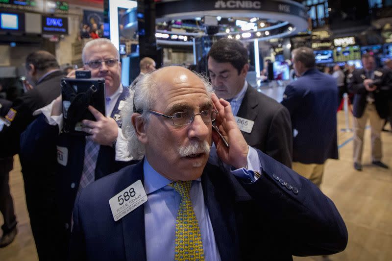 Traders work on the floor of the New York Stock Exchange March 2, 2015. REUTERS/Brendan McDermid