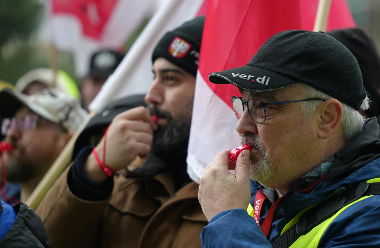 Die Gewerkschaft Verdi hat erneut zu einem Streik bei der Lufthansa aufgerufen. (Bild: REUTERS/Maximilian Schwarz)