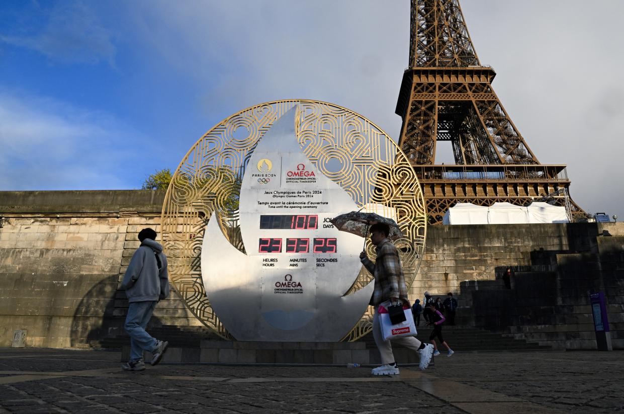 À 100 jours du début des Jeux olympiques de Paris, plusieurs promesses sont impossibles à tenur (Photo by Stefano RELLANDINI / AFP)