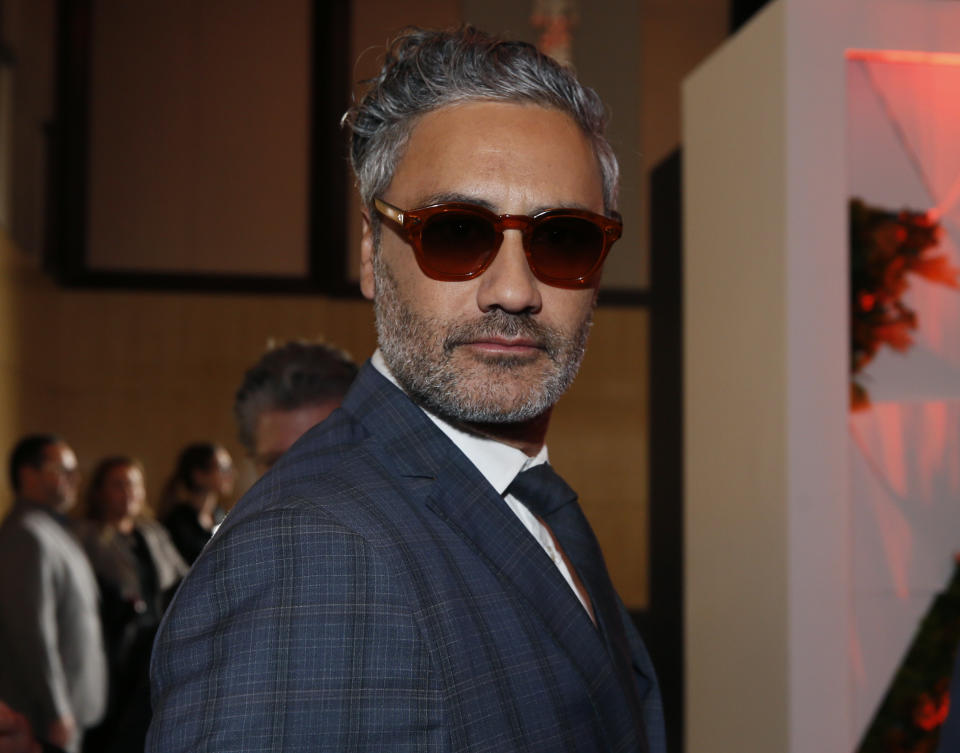 Taika Waititi asiste al almuerzo de nominados a la 92ª entrega de los Premios de la Academia en el Hotel Loews el lunes 27 de enero de 2020 en Los Angeles. (Foto Danny Moloshok/Invision/AP)