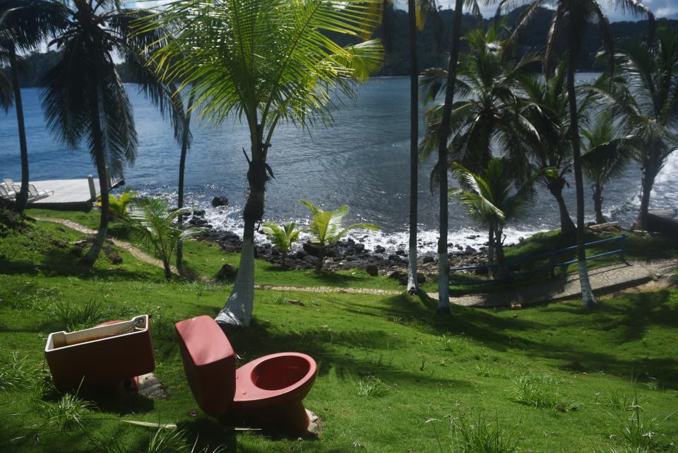 <p>A red toilet in the garden of a hotel in Isla Grande, outside of Panama City, Panama. (Photo: Rodrigo Arangua/AFP/Getty Images) </p>