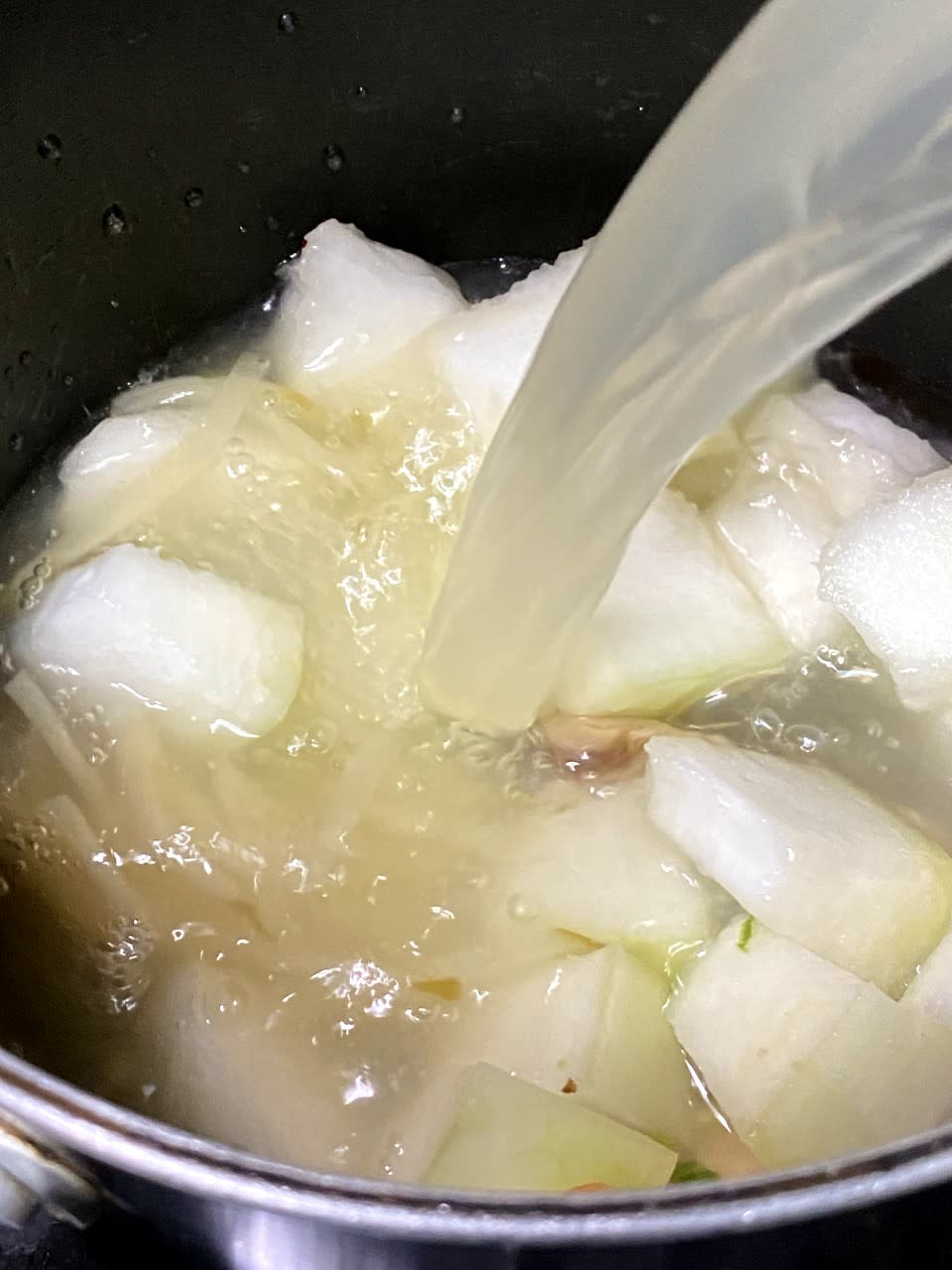 湯水食譜│鹹蛋冬瓜肉片湯 消暑開胃湯水